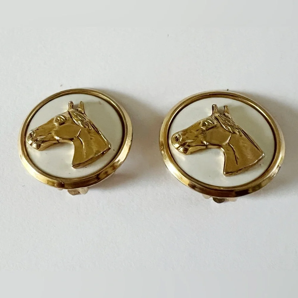 18 kt Gold plated Horse Round Clip on Earrings with base of Mother of Pearl - Picture 3 of 7
